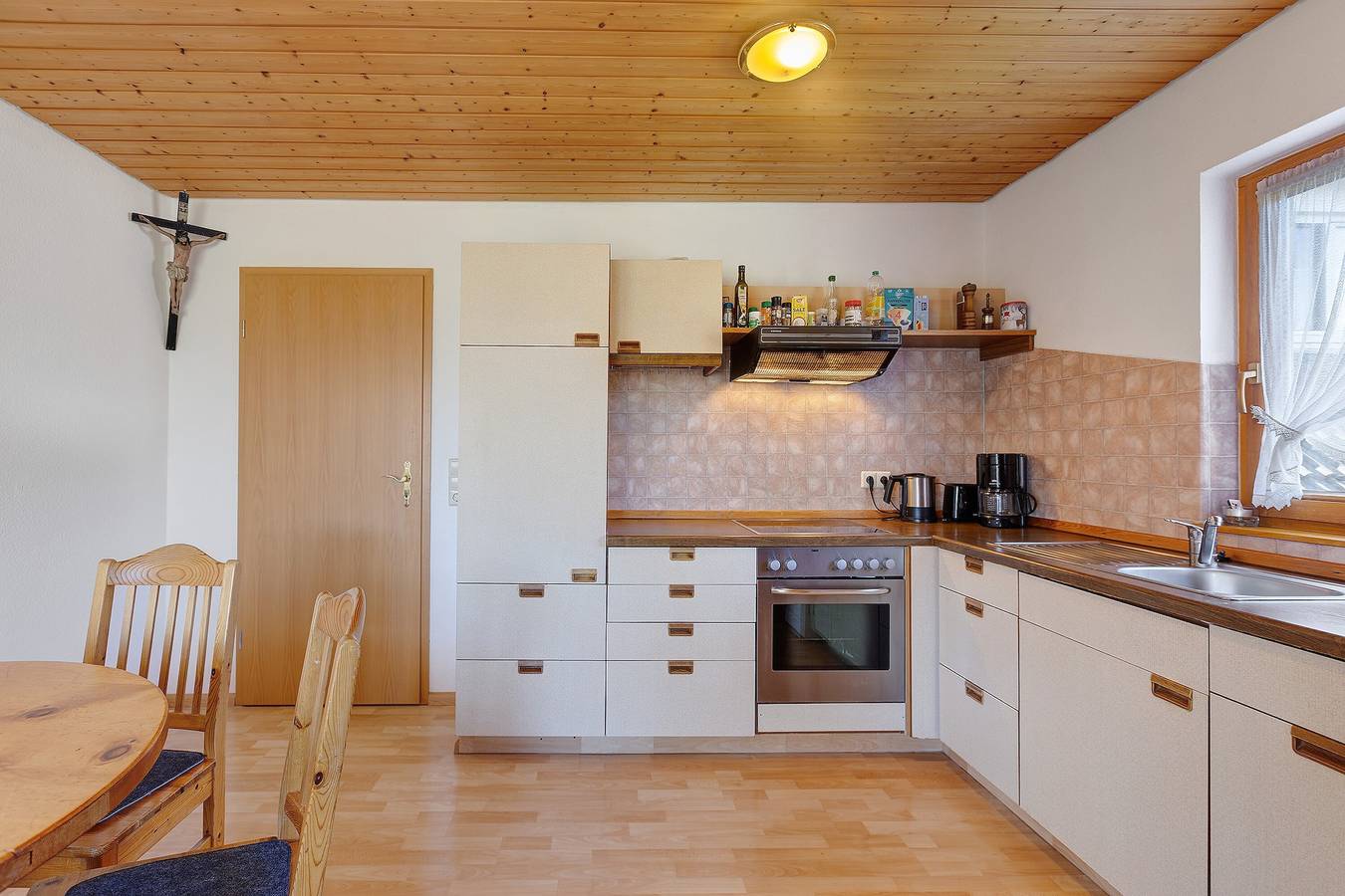 Ganze Wohnung, Apartment Bonndorf - Sehr hell Wohnung mit einem Balkon, Wlan geteilten Gartensitz in Bonndorf im Schwarzwald, Südschwarzwald