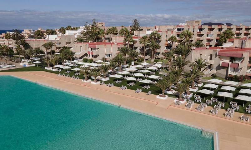 Appart’hôtel pour 3 personnes, avec Balcon et Terrasse ainsi que Jardin et Piscine