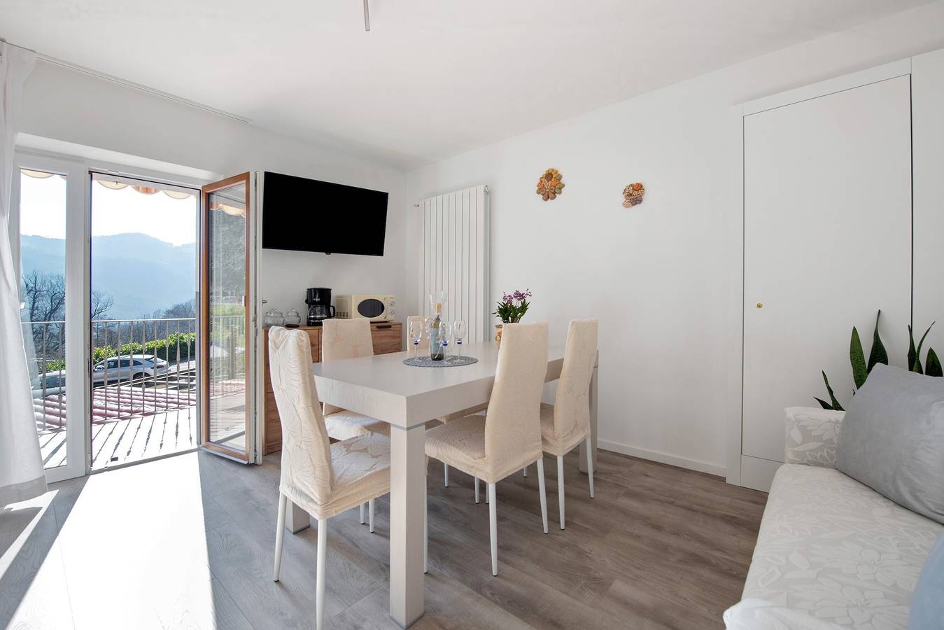 Appartamento intero, Appartamento 'Tatiana Flower' con vista sulle montagne, piscina in comune e Wi-Fi in Tremosine, Prealpi Gardesane