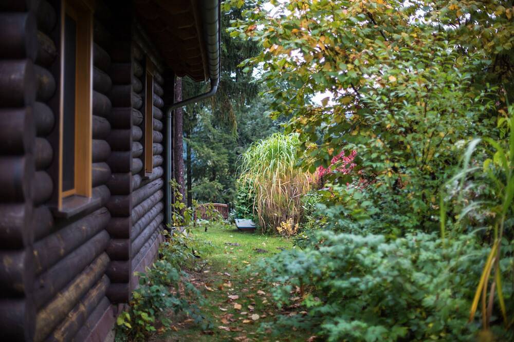 Woodblockhouse on lakeland in between nature to relax with fireplace in Templin, Barnimerland Region