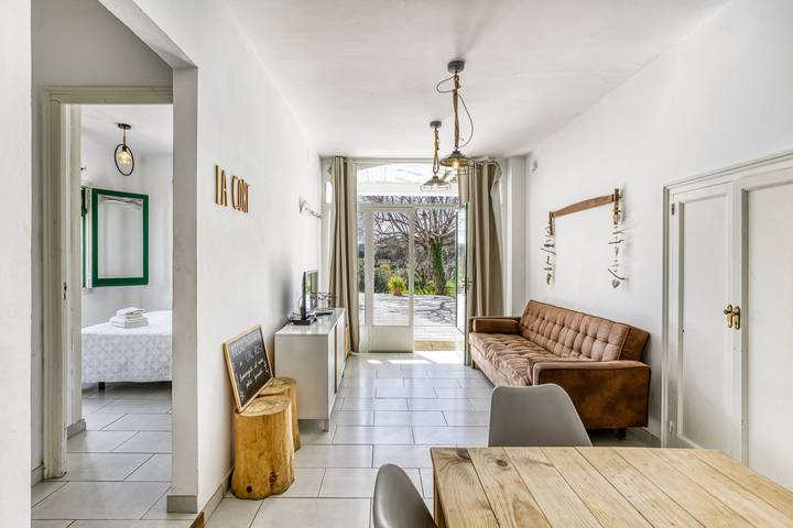 Chalet para 23 personas, con piscina para niños además de jardín y jacuzzi en Cataluña - 4