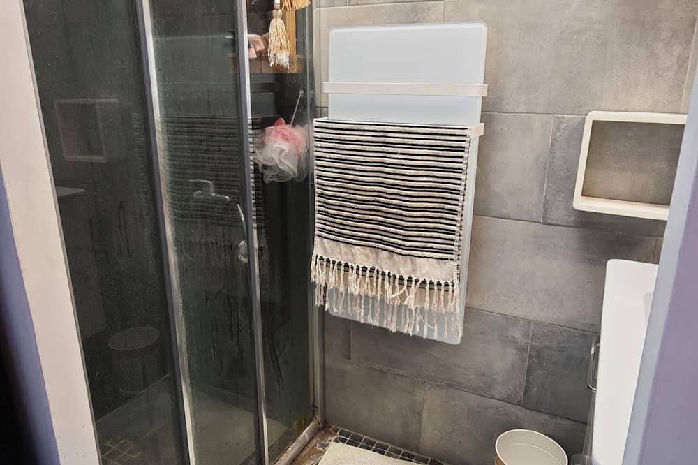 Appartement entier, Bas de maison avec jardin piscine parking climatisation, au calme sans vis-à-vis in Aubagne, Côte méditerranéenne (France)