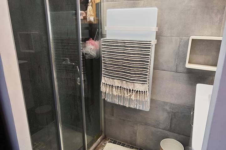 Apartamento entero, Low house with garden swimming pool parking air conditioning, quiet without vis-à-vis in Aubagne, Costa mediterránea (Francia)