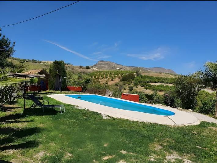 Casa rural para 16 personas, con balcón y jardín, Se admiten mascotas en Pizarra