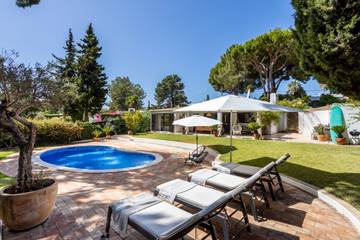 Villa pour 6 personnes, avec jardin ainsi que terrasse et piscine à Albufeira
