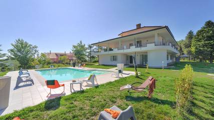 Cottage pour 5 personnes, avec jardin ainsi que piscine et terrasse, animaux acceptés à Tavullia