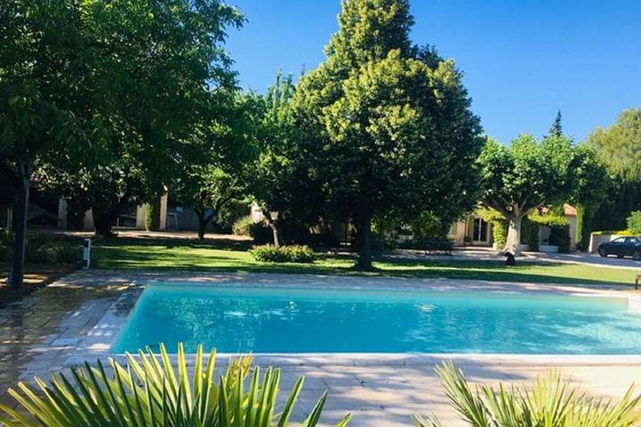 Gîte pour 10 personnes, avec Jardin et Sauna à Loriol-du-Comtat