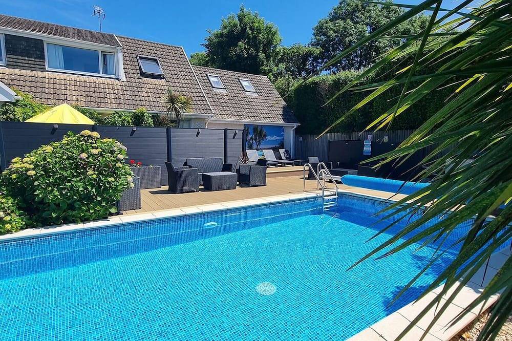 Ganze Wohnung, Beautiful apartment with private pool near Tenby (Free Wifi) in Pembrokeshire