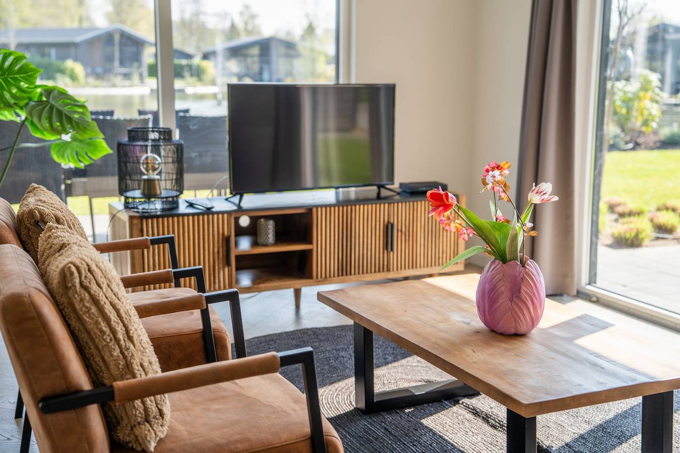 Luxury lodge on the water for 6 persons on holiday park Molenvelden in Veldhoven in Veldhoven, North Brabant