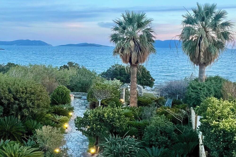 Tranquil 2-bedroom villa in Evia with Wifi, Ac in Euböa