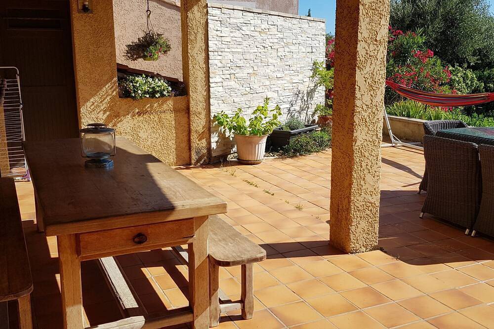 Villa con aire acondicionado en la Costa Azul con gran piscina. in Ensuès-la-Redonne, Istres region