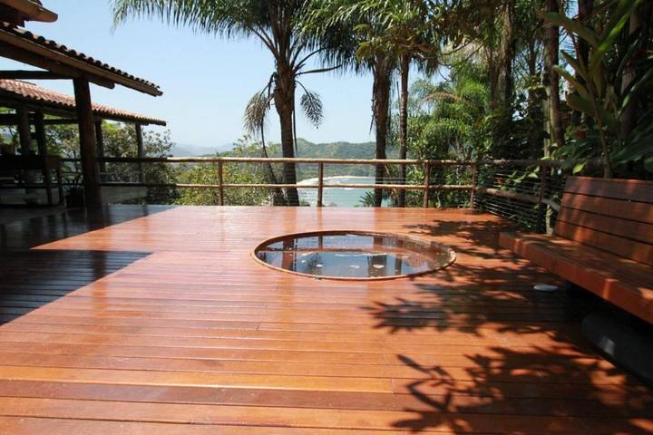 Villa para 10 pessoas, com jardim e jacuzzi, adaptado a crianças em Praia da Baleia
