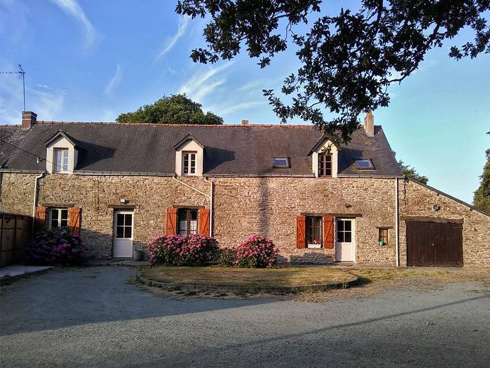 Gîte pour 30 personnes, avec terrasse et jardin, animaux acceptés - 1
