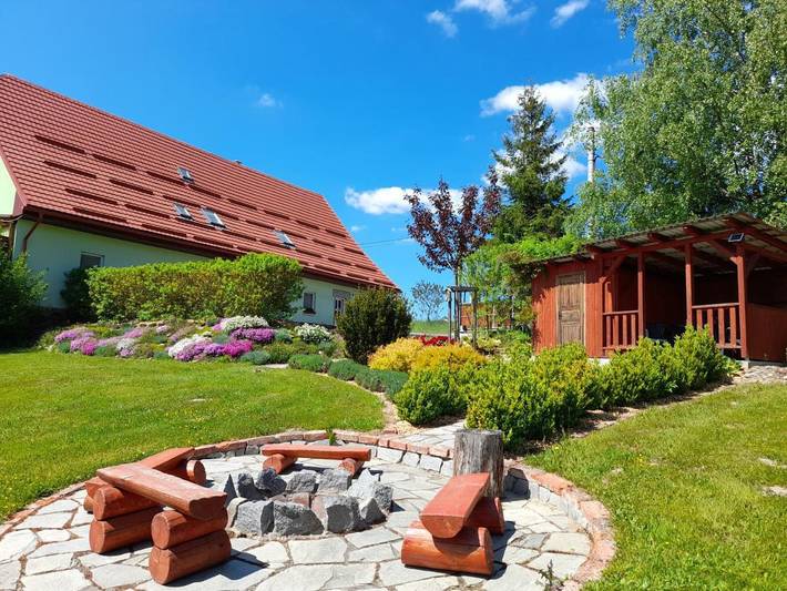 Wiejski domek dla 4 osób, z ogród i jacuzzi oraz sauna i basen w Czechy