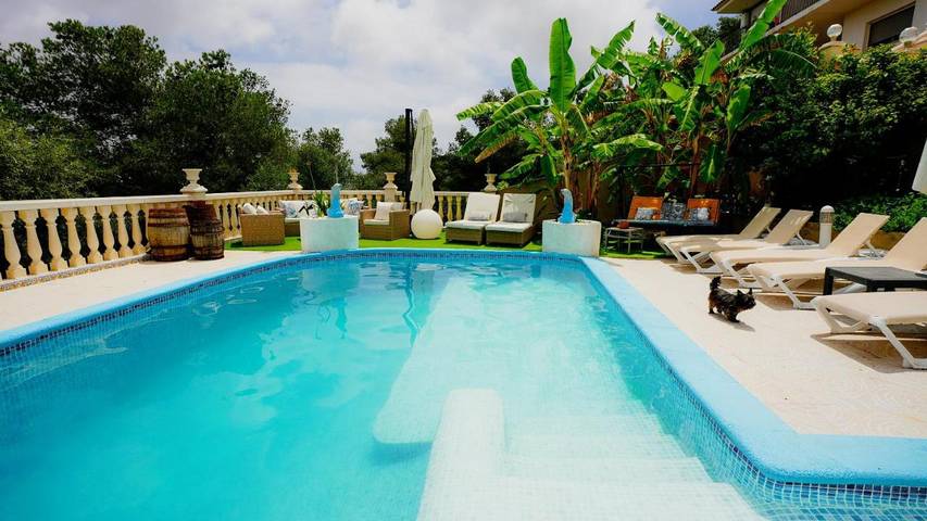 Location de vacances pour 3 personnes, avec jardin et vue ainsi que terrasse et piscine à Cubelles - 2