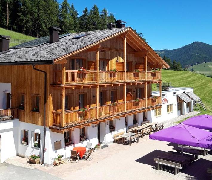 Agriturismo per 4 persone, con Balcone e Idromassaggio nonché Terrazza e Giardino in Alta Badia