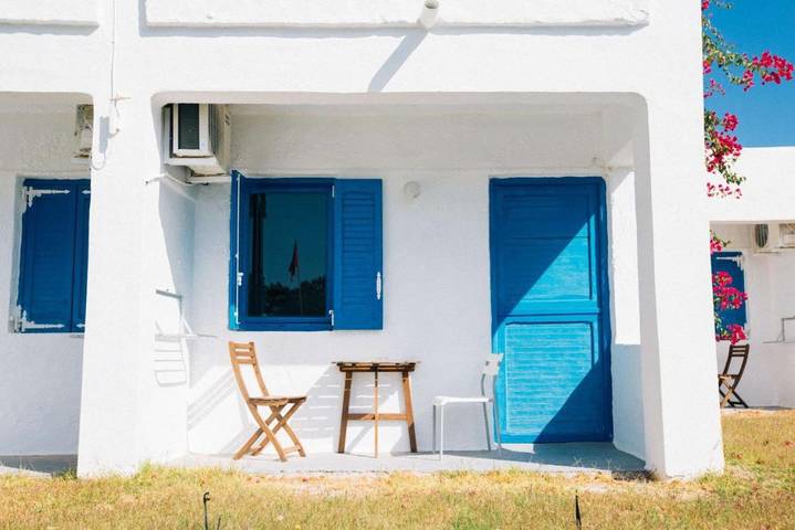 Hôtel pour 2 personnes, avec piscine ainsi que jardin et vue, animaux acceptés dans Adamas - 4