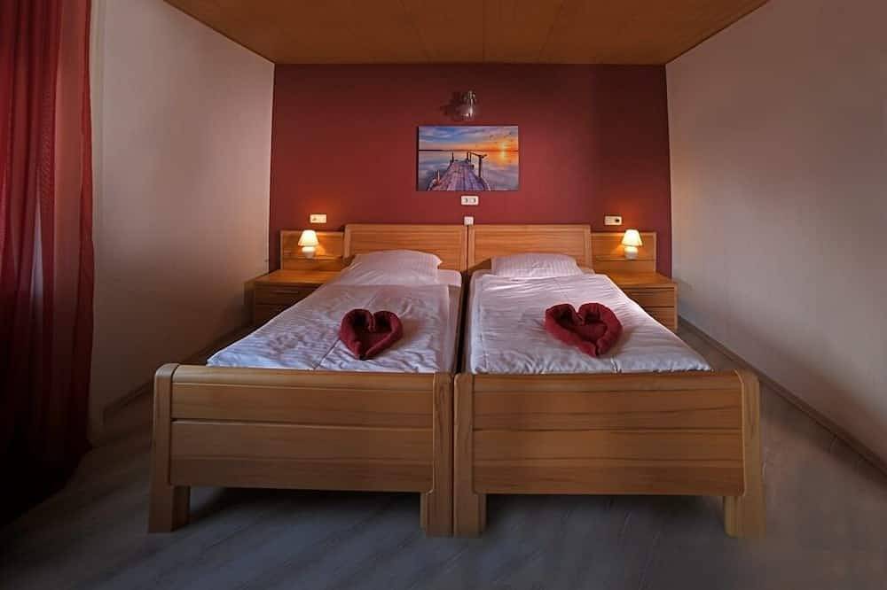 Ebenerdiges 4-Sterne-Ferienhaus in stiller Ortsrandlage mit See- & Strandnähe in Bischoffen, Naturpark Lahn-Dill-Bergland