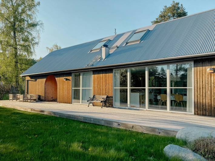 Modernes Haus in Staveström, im Stockholmer Archipel in Stockholmer Schärengarten