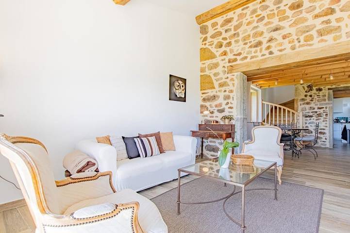 Location de vacances pour 5 personnes, avec jardin et terrasse à Montagny-sur-Grosne