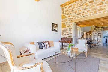 Location de vacances pour 5 personnes, avec terrasse et jardin à Montagny-sur-Grosne