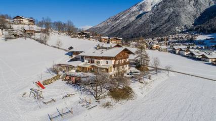 Ferienwohnung für 4 Personen, mit Garten und Sauna sowie Ausblick, kinderfreundlich in Neustift im Stubaital