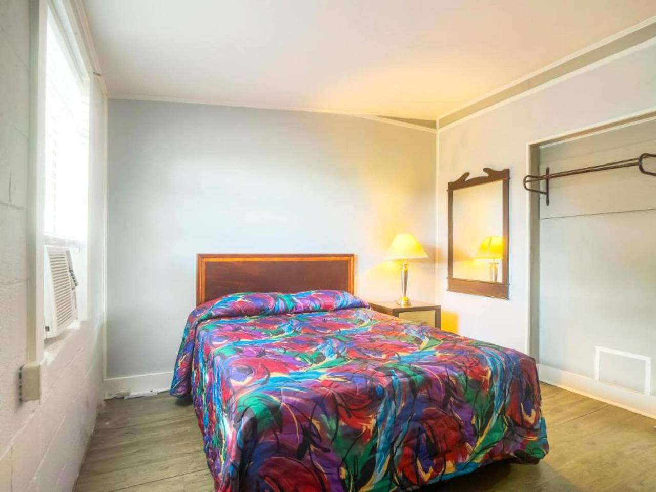 Entire apartment, Queen Bed|Smoking|Mobile Al in Mobile (AL), Mobile Bay