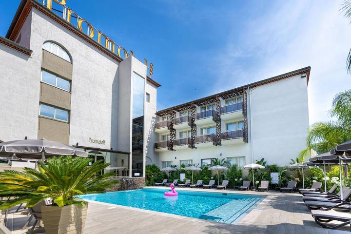Hôtel pour 6 personnes, avec Terrasse ainsi que Piscine et Sauna