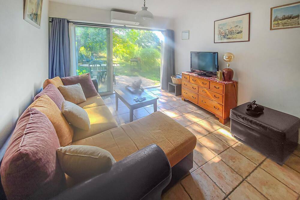 Nice home in La Tour-d'Aigues in La Tour-d'Aigues, Parc naturel régional du Luberon