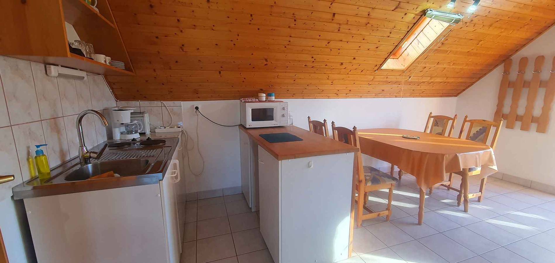 Cały apartament wypoczynkowy, Mieszkanie wakacyjne w spokojnej okolicy z internetem  in Zalakaros, Zalakarosi region