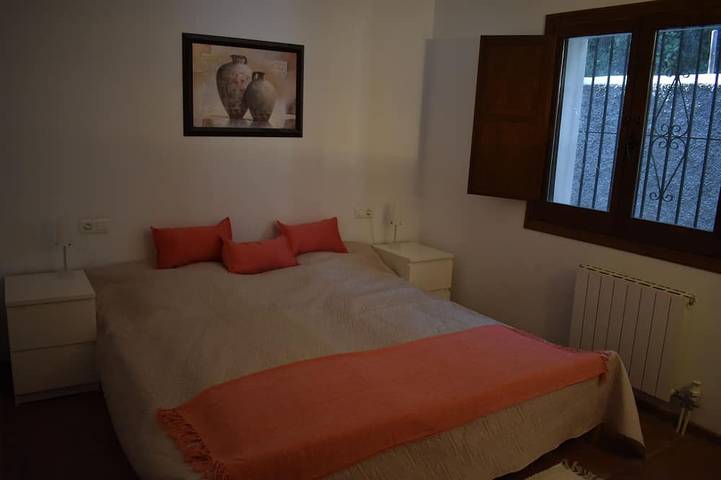 Casa vacacional con jardín tropical, piscina, jacuzzi, internet, calefacción central. in Corumbela, Sayalonga