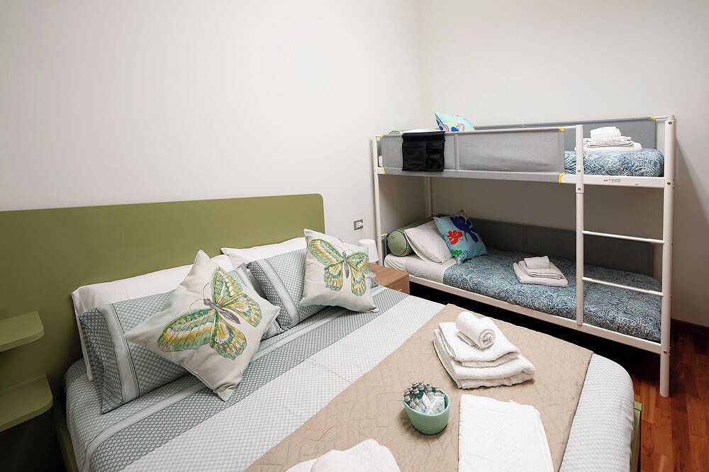 Family room with shared bathroom in Salerno, Costa tirrenica campania