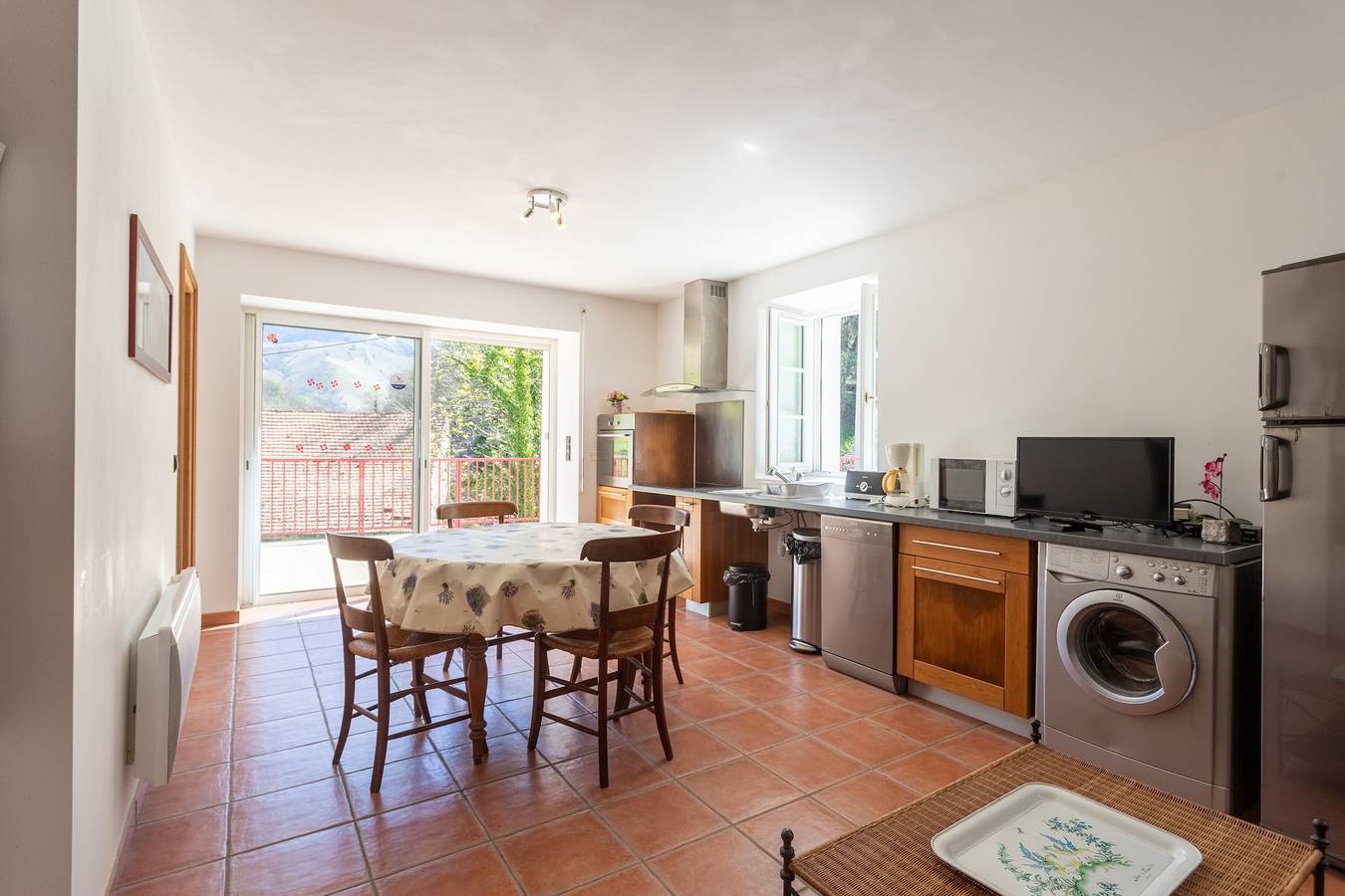 Appartamento intero, Appartamento di 50 m² su un unico livello con vista montagna, terrazza privata e Wi-Fi in Estérençuby, Bayonne e dintorni