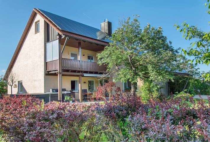 Appartement entier, Appartement 'Apfelblüte' avec vue sur les montagnes, balcon et Wi-Fi in Burgbernheim, Romantische Straße
