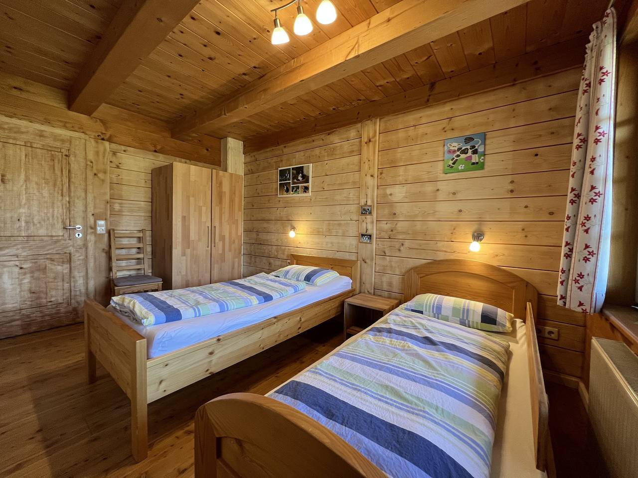 Entire apartment, Apartment 'Ferienwohnung Sonnenschein, 80 Qm' with Mountain View, Private Terrace and Shared Garden in Suedlicher Schwarzwald, Titisee-Neustadt