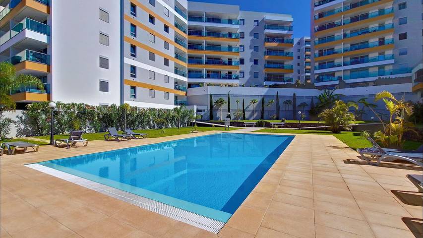 Glamping para 2 pessoas, com piscina e varanda e ainda jardim em Madeira