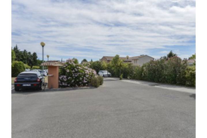 Location de vacances pour 4 personnes, avec terrasse et piscine, animaux acceptés à Saint-Saturnin-lès-Avignon
