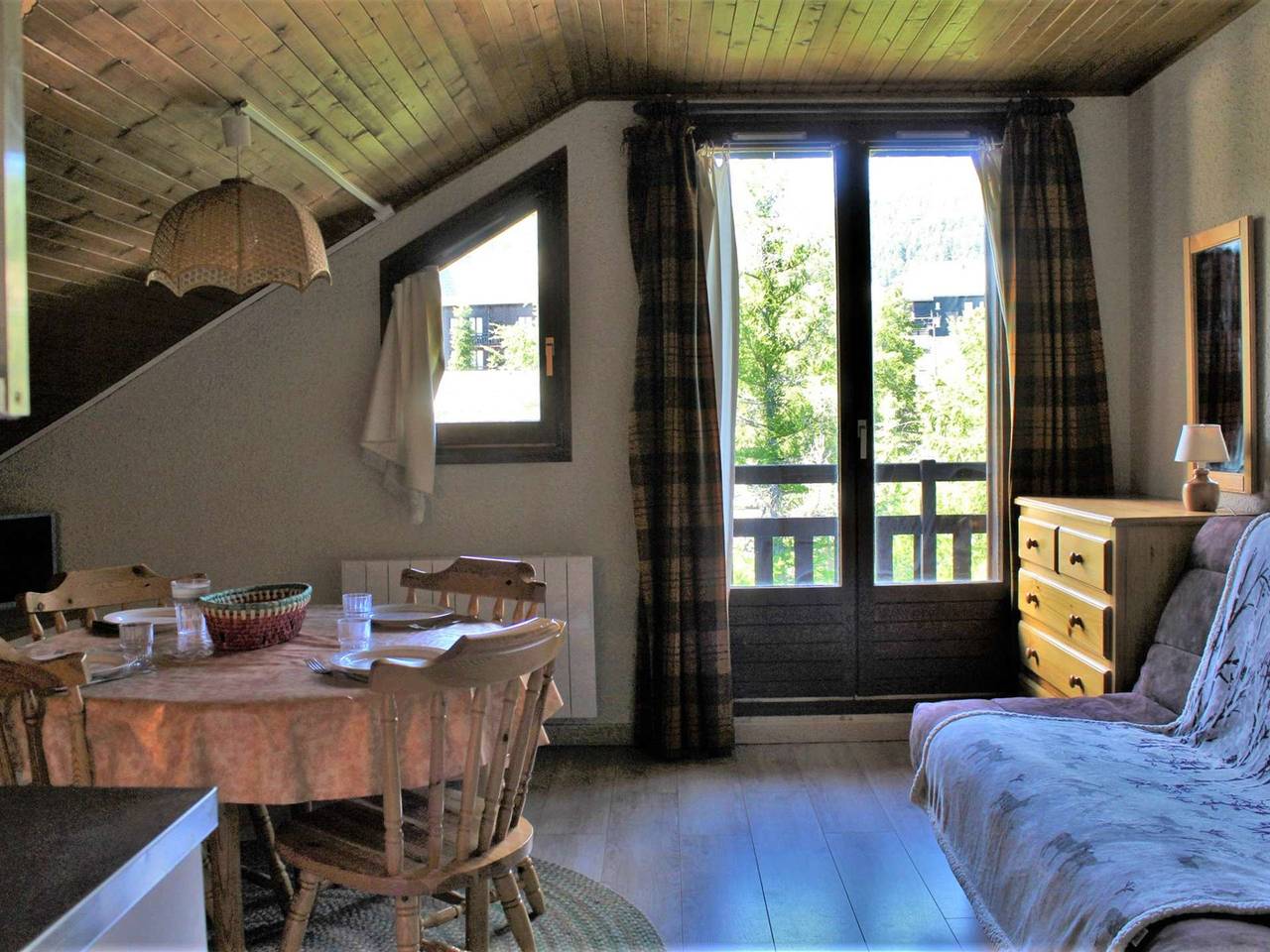 Apartamento entero, Estudio para 4 con balcón - Se aceptan mascotas - Parking gratuito in Station de Risoul, Risoul