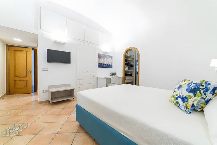 Room 'Amalfi Luxury Rooms' with Balcony, Wi-Fi and Air Conditioning in Meta, Naples Province