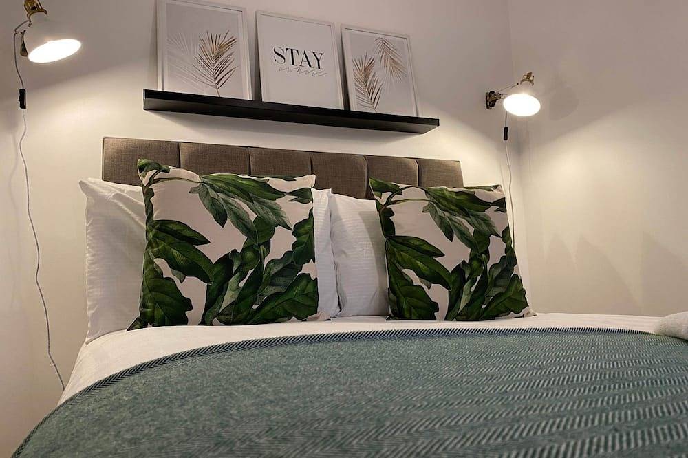 Wohnstätte-Komfort-Ensuite mit Dusche-Blick auf den Wald-Detached Property in St Helens, Nordwestengland