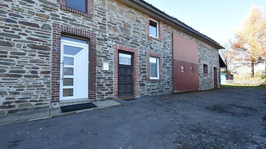 Location de vacances pour 10 personnes, avec jardin à Butgenbach