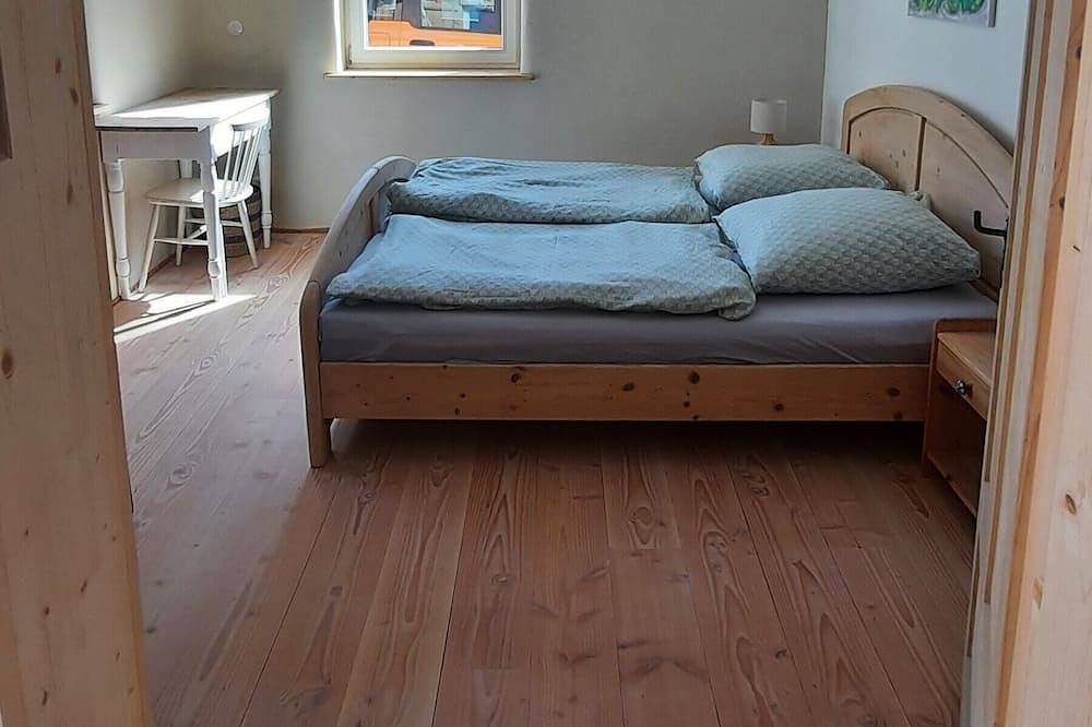 Apartamento inteiro, Ruhiggelegenes Strohhaus mit Öko-flair im Bodensee Hinterland in Frickingen, Region Bodensee-Oberschwaben