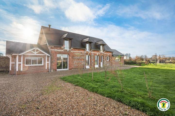 Gîte pour 9 personnes, avec terrasse et jardin, animaux acceptés à Rocquefort