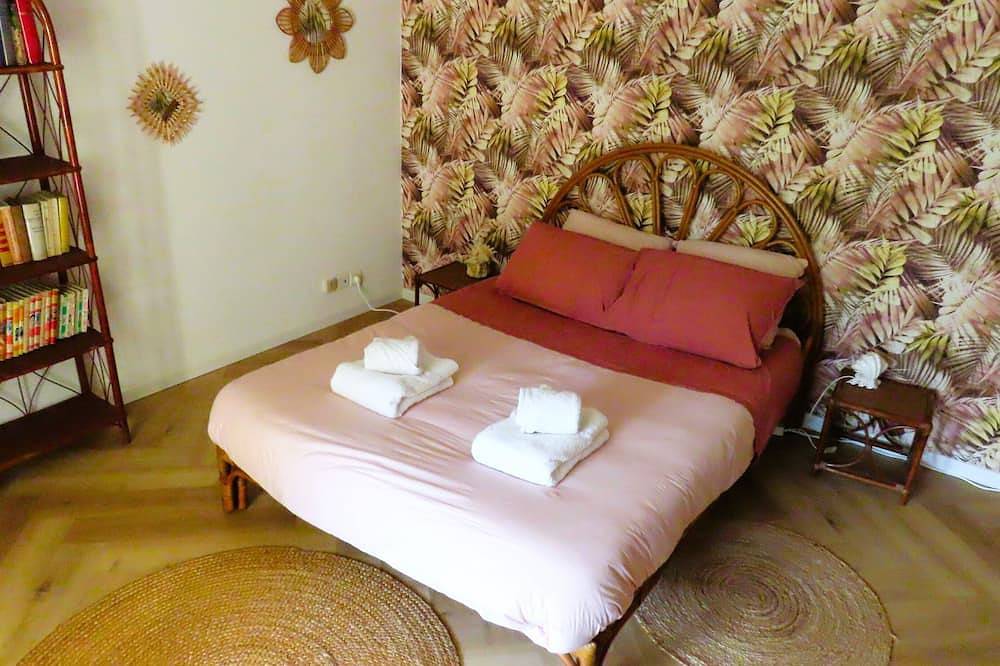 Entire apartment, La Rose & Le Loup, eco-vintage gite between sea and mountain in Spéracèdes, Cannes region