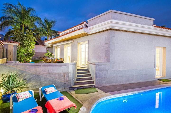 Casa rural para 8 personas, con piscina además de jardín y jacuzzi en Santiago del Teide