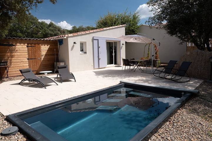 Gîte pour 4 personnes, avec terrasse et jardin, animaux acceptés à Fox-Amphoux