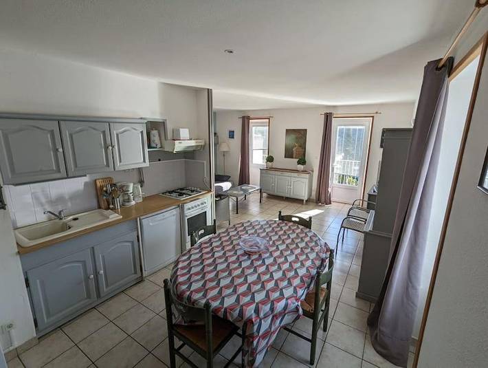 Gîte pour 4 personnes, avec jardin ainsi que piscine et terrasse à Vals-les-Bains - 2