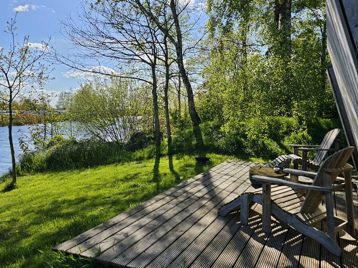 Gemütliches Tiny House für 2 Personen mit Wasserblick und Steg in Friesland in Niederländische Nordsee