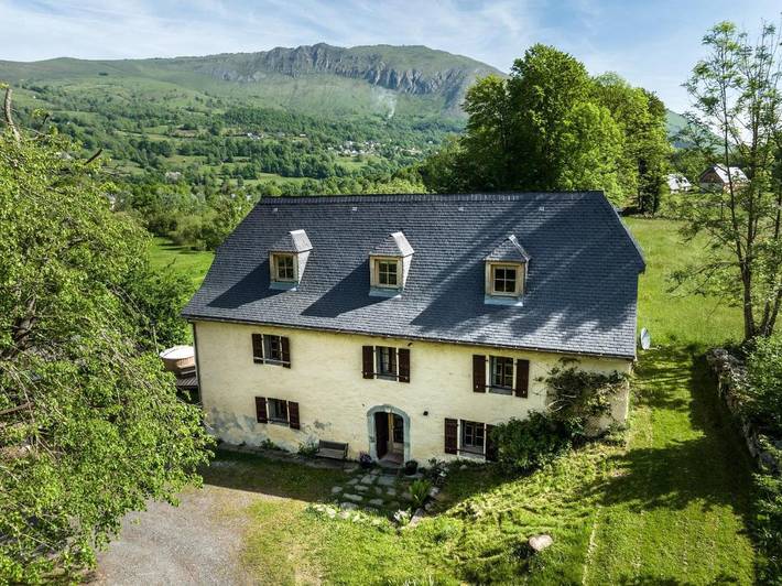 Location de vacances pour 10 personnes, avec Jacuzzi et Terrasse ainsi que Jardin et Vue à Aucun