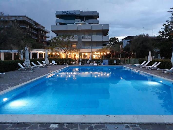 Appart’hôtel pour 3 personnes, avec Balcon et Terrasse ainsi que Jardin et Piscine dans Bellaria-Igea Marina